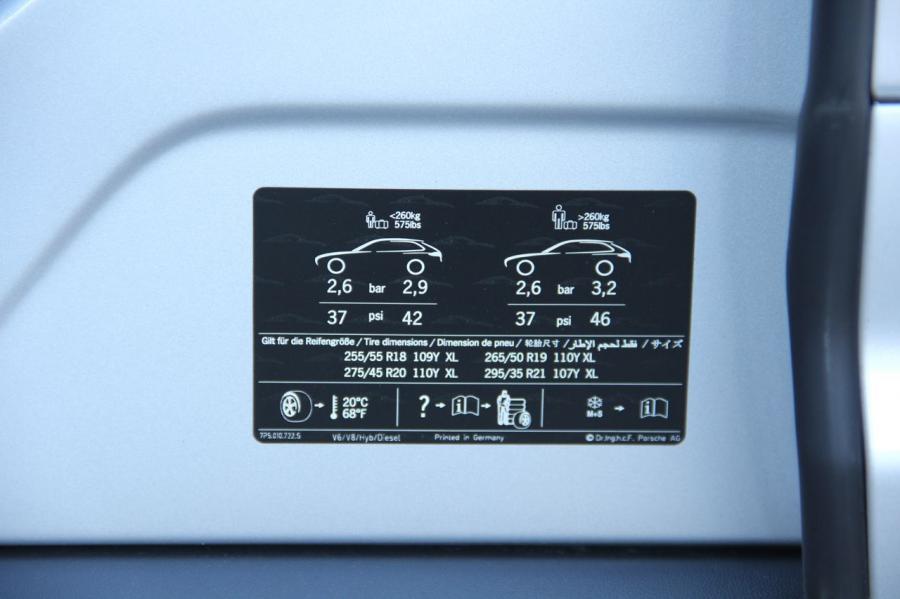  Porsche Cayenne S Diesel 2012 года  (фото 14 из 36)
